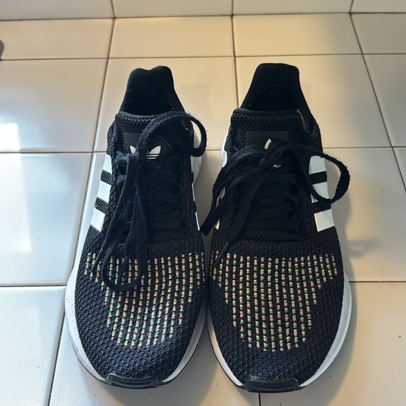 Adidas Women's Swift Run Black Running Sneakers Size 8 1/2 - Picture 3 of 14
